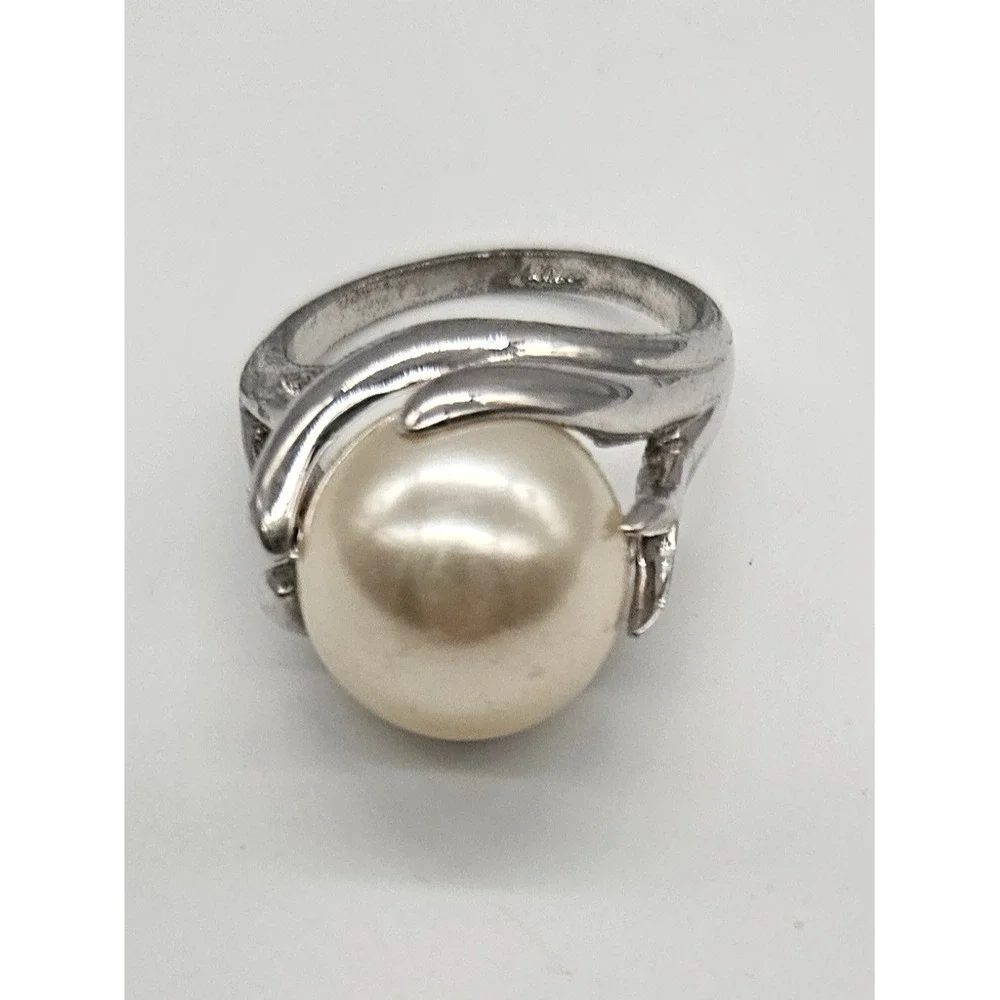 Vintage‎ Elegant Silver Tone Ring with Large Cream Pearl Statement Design